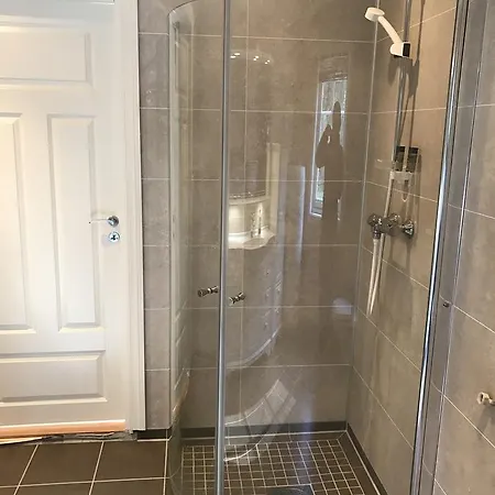 Guse Gard * 克维内斯达尔